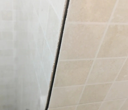 庆安瓷砖空鼓维修公司分享阳台瓷砖脱落的修复过程可以分为以下几个步骤